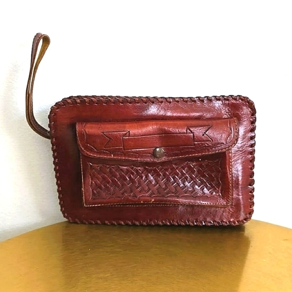VINTAGE WESTERN ORNATE HANDMADE CARVED BROWN LEATHER MEXICO CLUTCH PURSE ETCH 🌴 - Picture 1 of 9